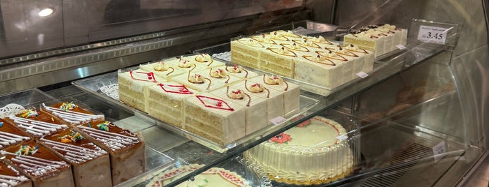 AlKadesiya Bakery is one of Riyadh Restaurant.
