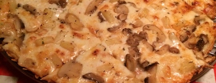 Aurelio's Pizza - Homewood is one of Locais curtidos por Matt.