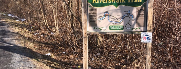 Jim Mayer Riverswalk Trail is one of Places to Run.