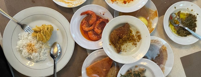 Restoran Sederhana is one of A : понравившиеся места.