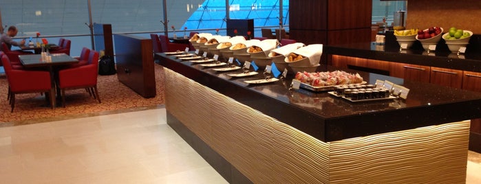 Emirates Business Class Lounge is one of Tempat yang Disukai Hgh.