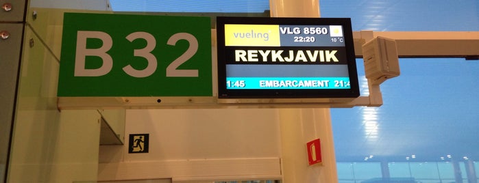 Gate B32 is one of スペイン旅行.