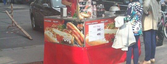Yankee hot-dog kocsi is one of Ahol jó (l)enni.