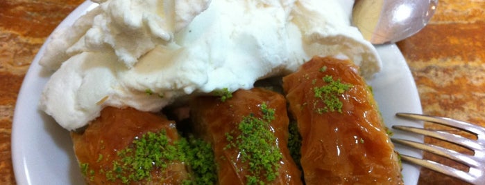 Akdeniz Dondurma is one of Mahmut'un Beğendiği Mekanlar.