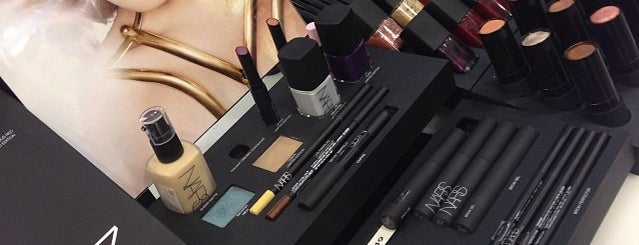 NARS is one of Distelさんのお気に入りスポット.