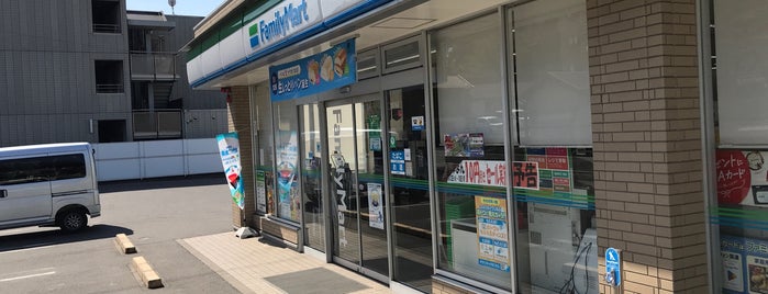 ファミリーマート 知多朝倉店 is one of 知多半島内の各種コンビニエンスストア.