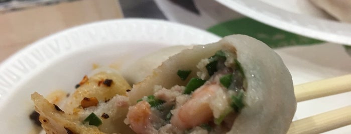 Chinese-Korean Noodles & Dumpling is one of Locais salvos de Michelle.