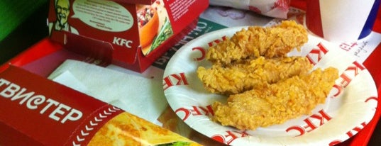 KFC is one of Locais curtidos por Alexandra.