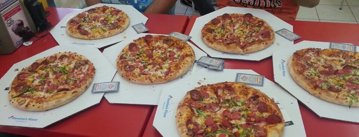 Domino's Pizza is one of Lieux qui ont plu à Nihan.