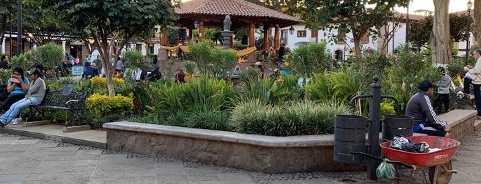 Jardín central is one of VALLE DE BRAVO MEXICO.
