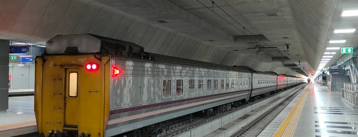 Platform 9-10 is one of SRT Red Line.