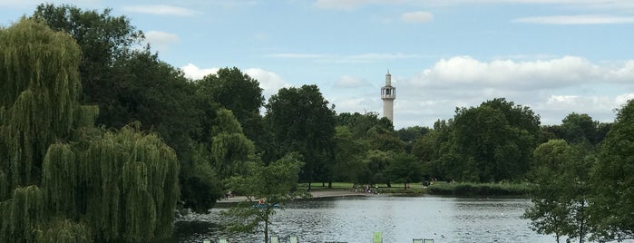 Regent's Park is one of Londres.