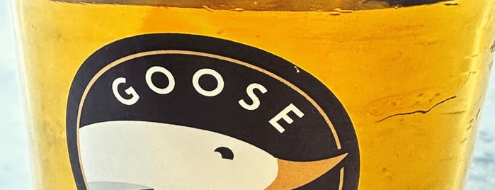 Goose Island Beer Co. is one of Locais curtidos por Mimi.