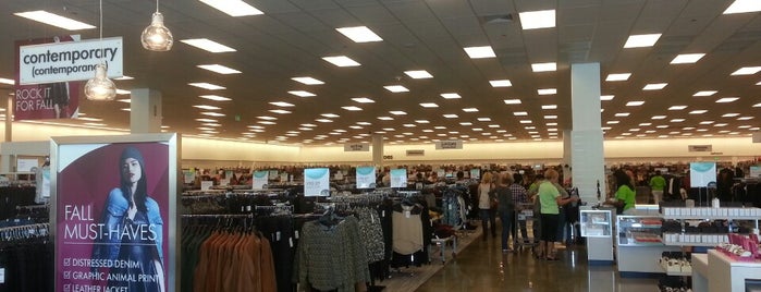 Nordstrom Rack is one of สถานที่ที่ Milli ถูกใจ.