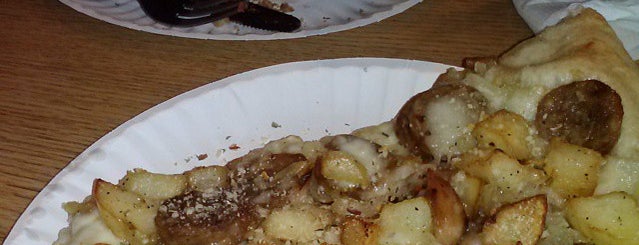 Baco's Gourmet Pizza is one of Posti salvati di Lizzie.
