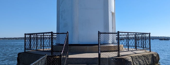 Bug Light (Portland Breakwater Lighthouse) is one of Portlandlandia Jr.