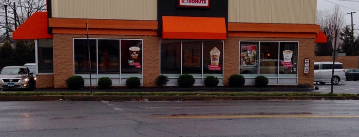Dunkin' is one of Lugares favoritos de Dwain.
