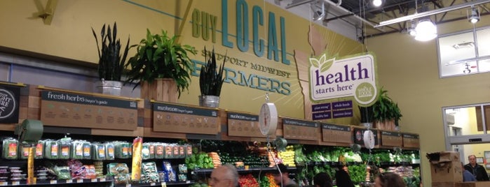Whole Foods Market is one of Locais curtidos por Judee.