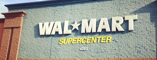 Walmart Supercenter is one of สถานที่ที่ Omer ถูกใจ.