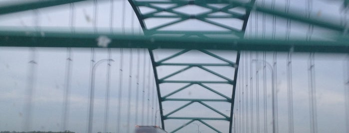 Abraham Lincoln Memorial Bridge is one of J 님이 좋아한 장소.