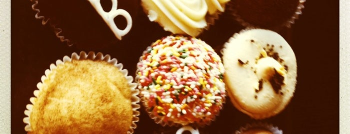 Yummy Cupcakes is one of Angelaさんの保存済みスポット.