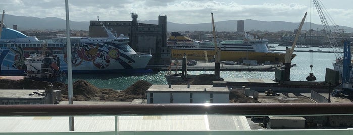 Livorno - Cruise Terminal is one of สถานที่ที่ BECKY ถูกใจ.
