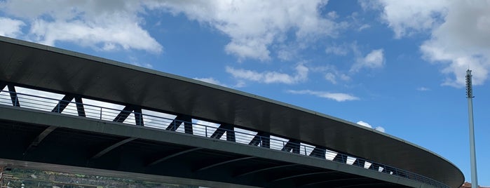 Puente Euskalduna is one of Bilbao.