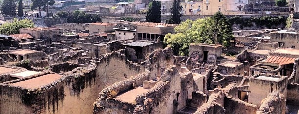 Herculaneum is one of Napoli - places.