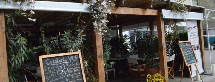 VOP Café Bistró is one of สถานที่ที่บันทึกไว้ของ Fer.