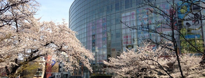 TV Asahi is one of 槇文彦の建築 / List of Fumihiko Maki buildings.