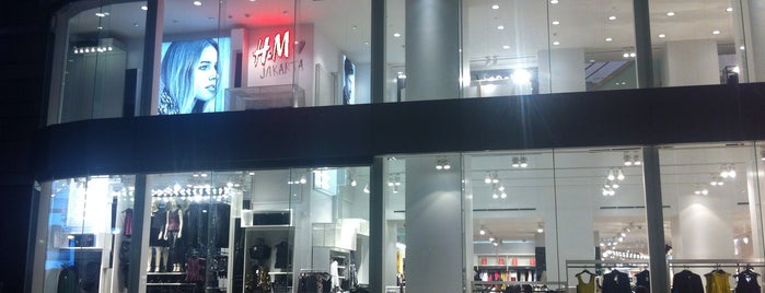 H&M is one of Agustinus’s Liked Places.