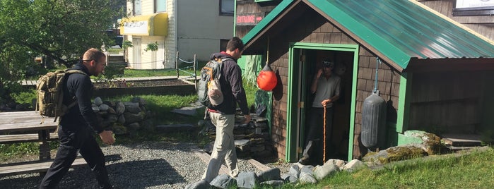 Exit Glacier Guides is one of Lori'nin Beğendiği Mekanlar.