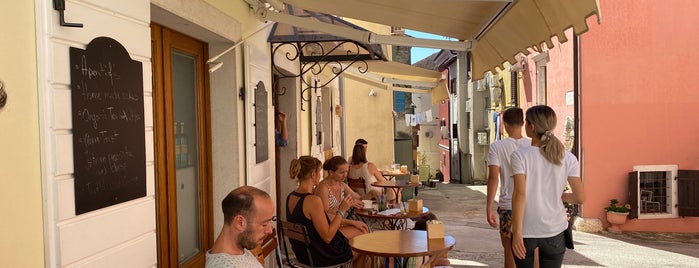 L'Angelique Cafe is one of Istra.