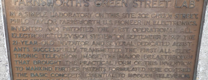 Farnsworth's Green Street Lab is one of Brent'in Kaydettiği Mekanlar.