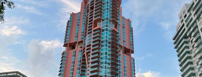 South Pointe Tower is one of Favoritos.