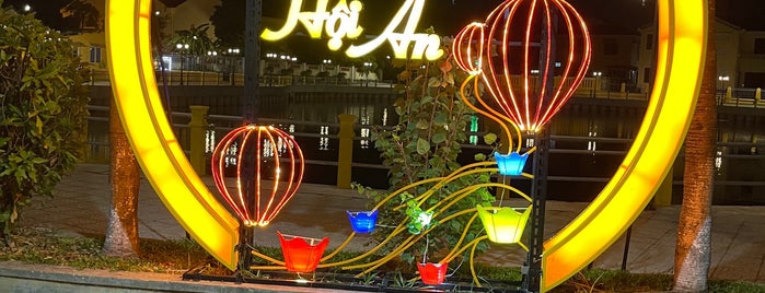 Hội An is one of Posti che sono piaciuti a Arjun.