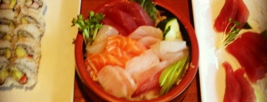 Sushi Bon is one of Locais curtidos por Brenda.
