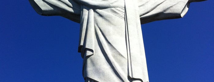 Patung Kristus Penebus is one of Tempat yang Disukai Chris.
