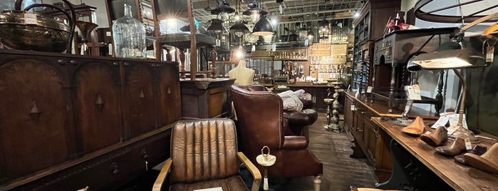THE GLOBE ANTIQUES is one of Café.