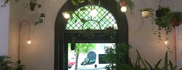 Parlor Café is one of Kač's Saved Places.