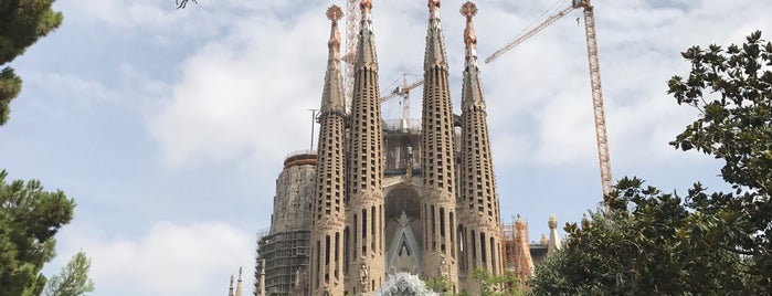 Plaza de la Sagrada Familia is one of Barcelona.