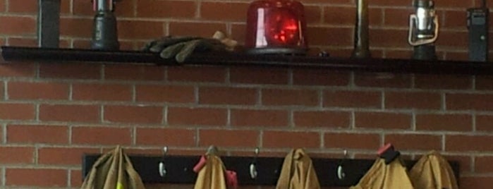 Firehouse Subs is one of Tempat yang Disukai Annie.