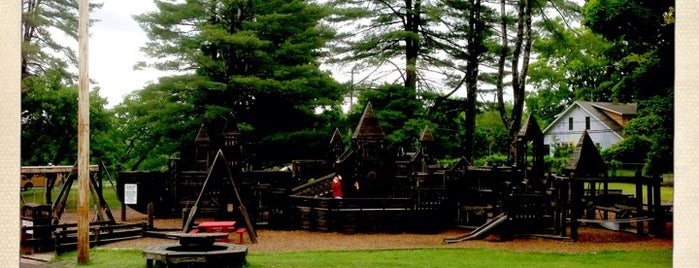 Woodstock Elementary Playground is one of Tempat yang Disukai pixarina.
