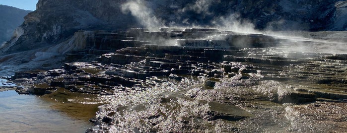 Mammoth Hot Springs is one of Америка.