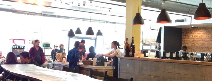 320 Market Cafe is one of Locais curtidos por Andrea.