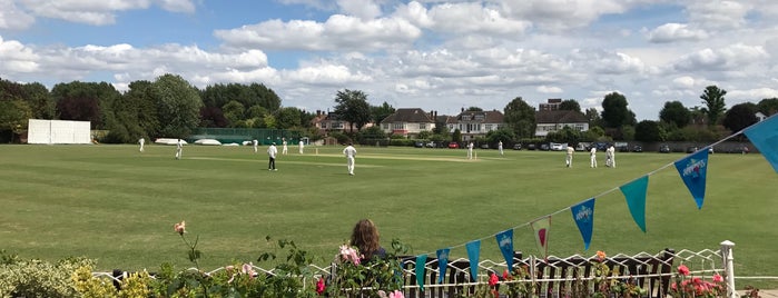 Ealing Cricket Club is one of Lieux qui ont plu à Foodman.