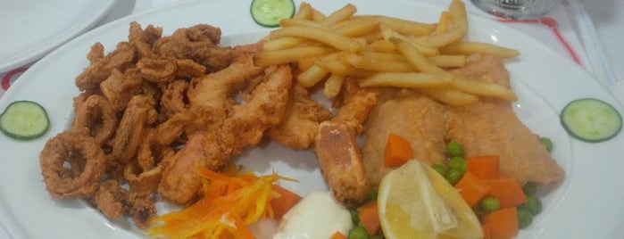 Golden Fork Restaurant Khor Fakkan is one of สถานที่ที่บันทึกไว้ของ Ални.