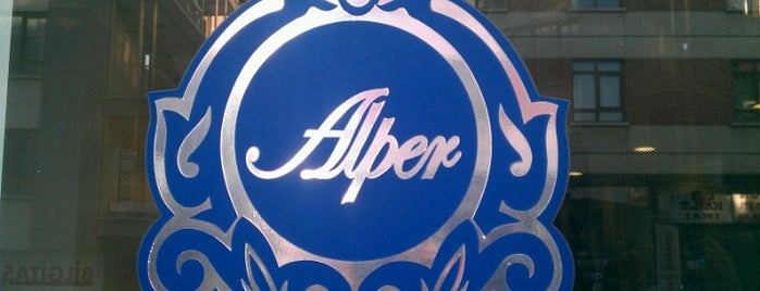 Alper Erkek Kuaforu is one of สถานที่ที่ süha ถูกใจ.