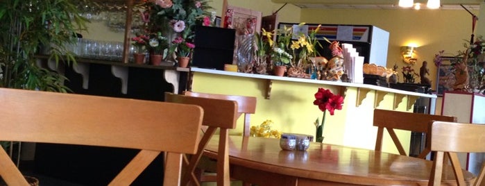Thai Zaap Cafe is one of สถานที่ที่ Emily Catherine ถูกใจ.