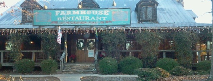 Farmhouse Restaurant is one of Lugares guardados de JR.